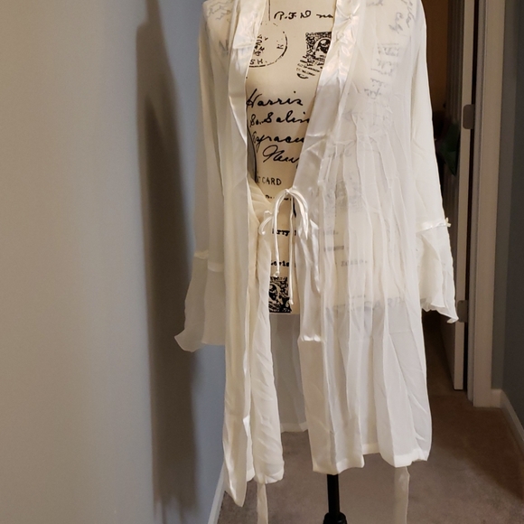 Lingerie - Picture 5 of 7